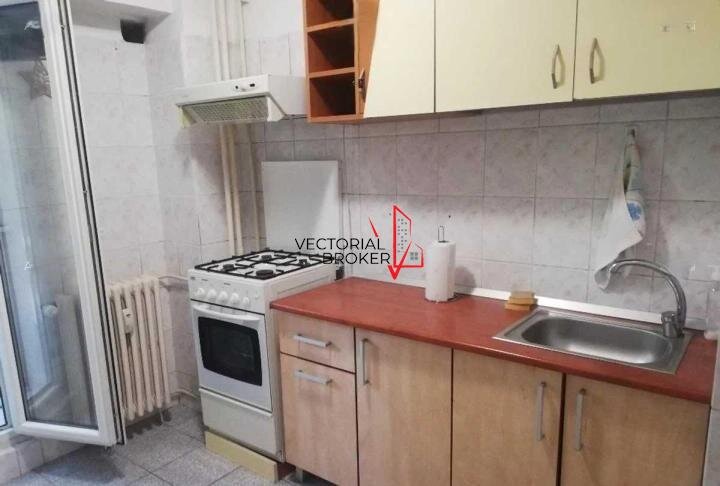 Decebal - Garsoniera, et.1, bloc mixt, 1993, 8 min metrou Muncii