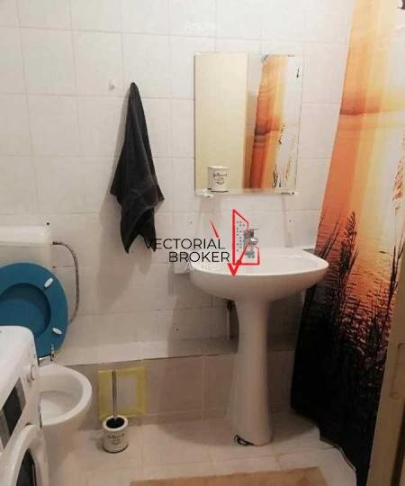 Decebal - Garsoniera, et.1, bloc mixt, 1993, 8 min metrou Muncii